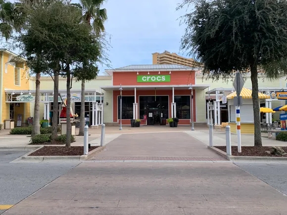 Crocs yanks guidance, citing trade uncertainty