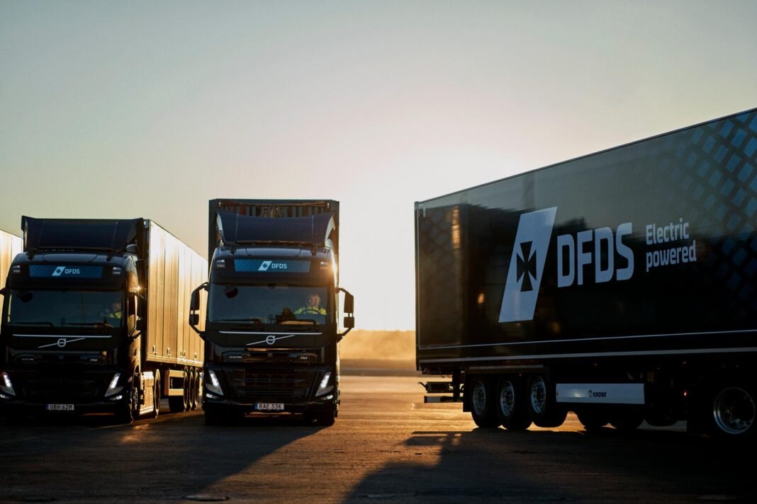DFDS en Volvo Trucks kiezen voor nachtlogistiek