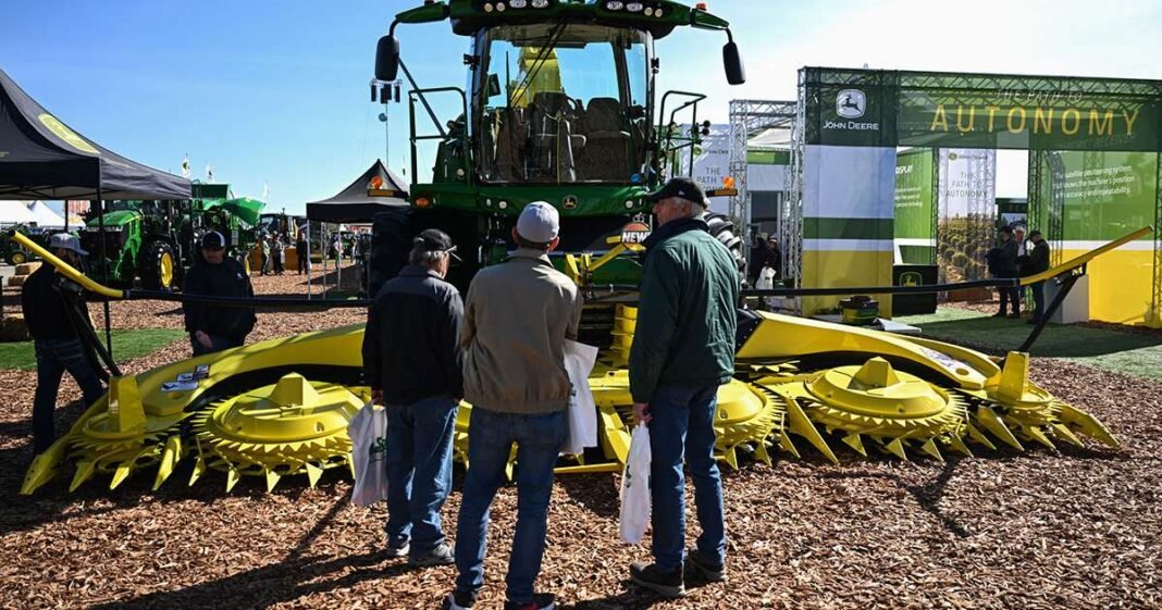 Deere Swells to Record on Optimism for Farm Economy