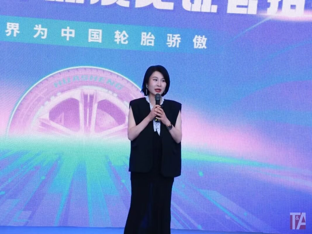 Huasheng Rubber awards lifelong experience cards to 10 partners