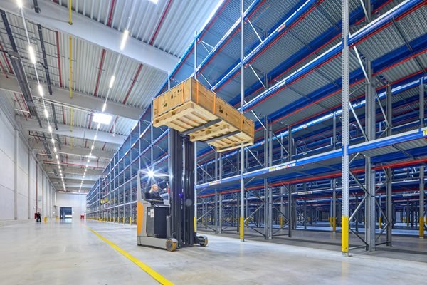 Man is expanding logistics capacity
