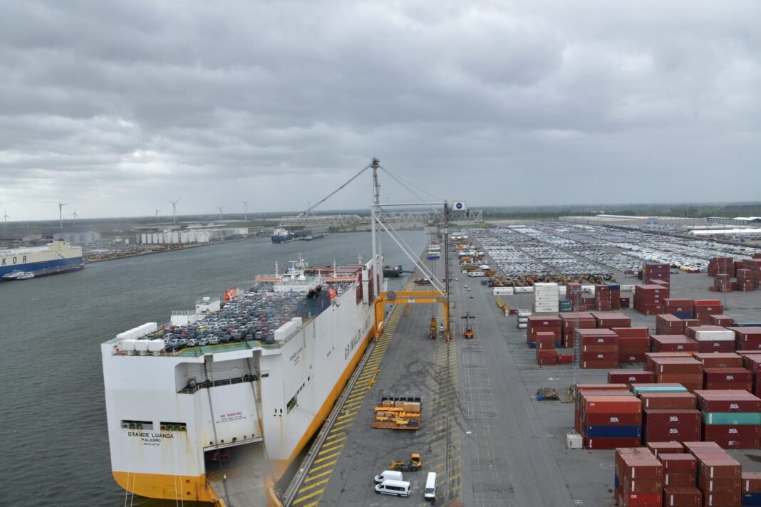Shortage of business parks threaten the Antwerp harbor growth
