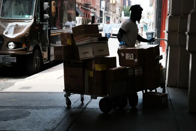 UPS to levy US-to-Canada fee before possible Canada Post strike