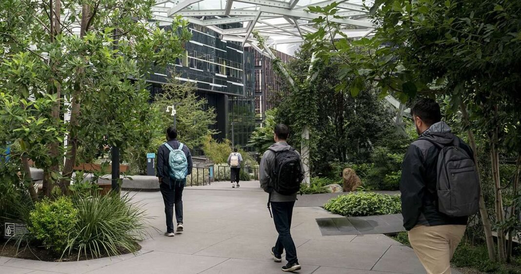 Amazon Tells Employees to Relocate to Seattle, Other Hubs