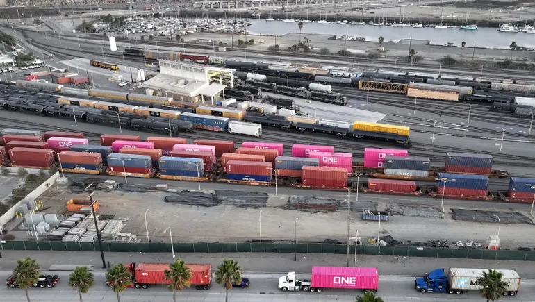 As Los Angeles Port volumes slow, truckers see less business
