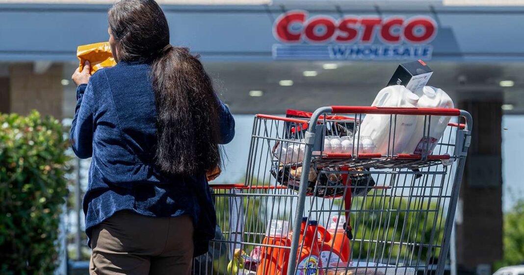 Costco Defies Tariff Shifts With Higher Profit, Lower Prices