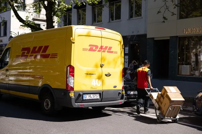 DHL Express Canada strike begins, union warns of delivery risks