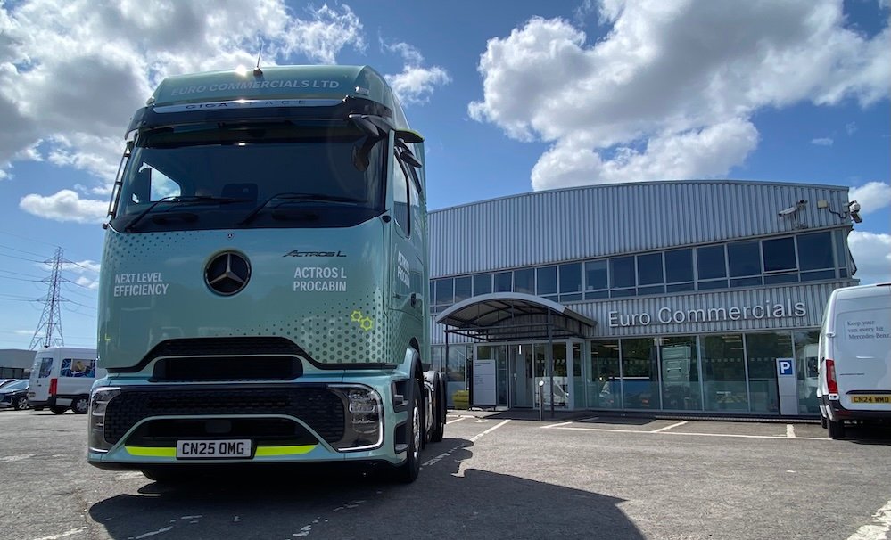 Exciting future for Daimler Truck UK as Euro Commercials extends its business across the border