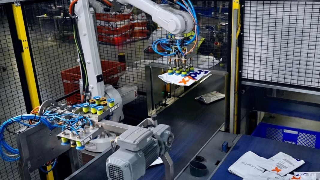 FedEx robot improves parcel sorting at Cologne airport facility