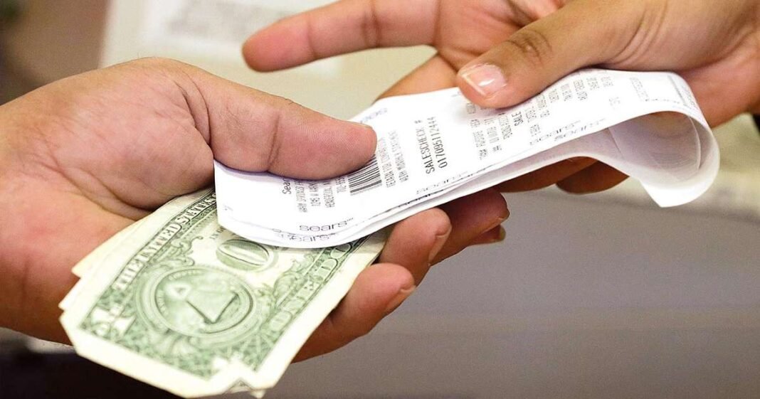 Key Inflation Gauge Rises as Americans Cut Back on Spending