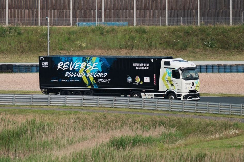 Mercedes-Benz eActros Sets Guinness World Record - Fuel Smarts