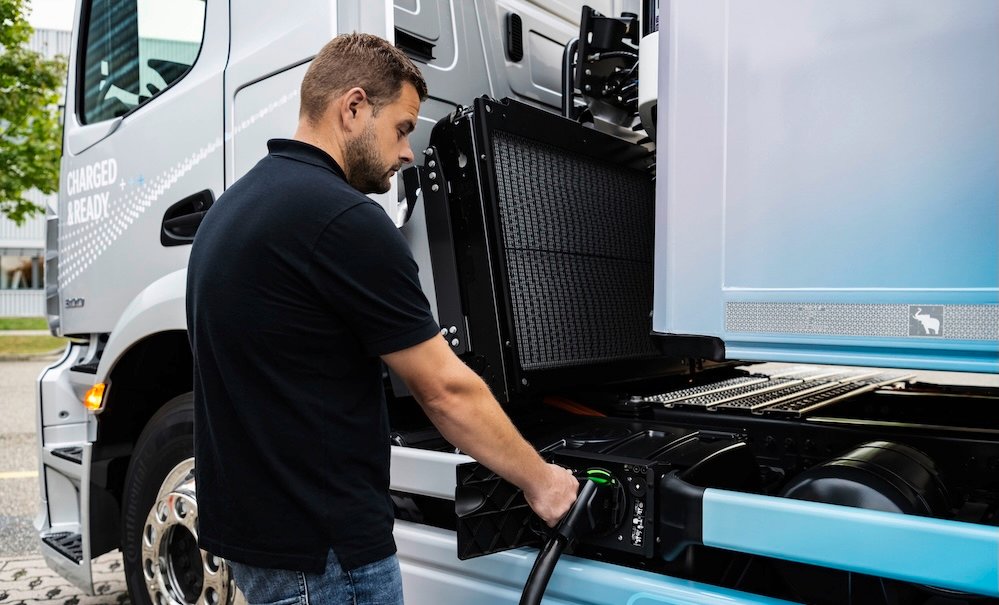 New TruckCharge consultancy service from Mercedes-Benz Trucks offers free expert advice and support for customers on transition to eHGVs