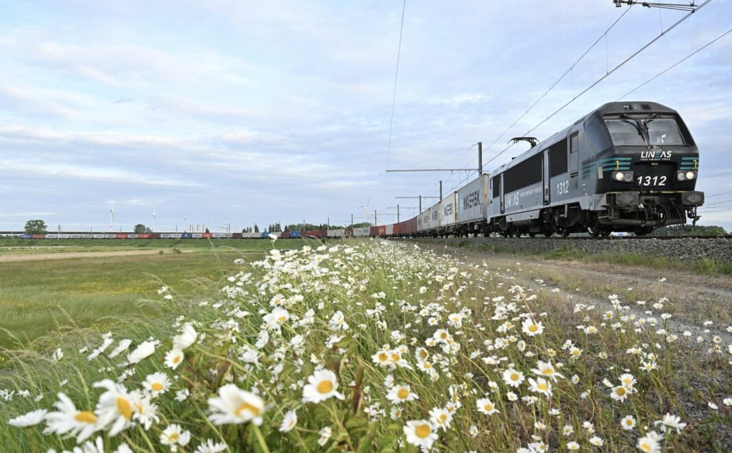 PSA Antwerp and Lineas are launching a new rail connection between Zeebrugge and Antwerp
