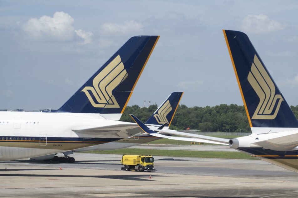 Singapore Airlines Flags Climate-Related Costs as Emissions Rise