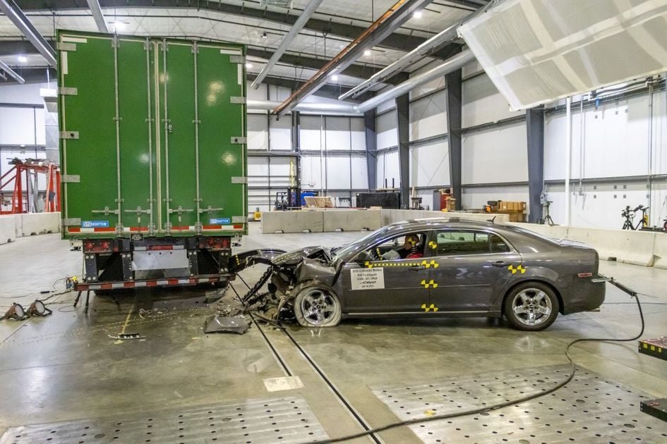 Stoughton Intermodal Chassis Earns Underride Guard Award - Equipment