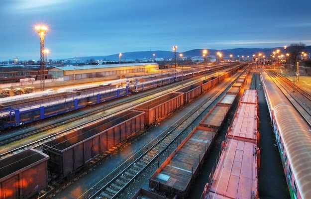 U.S. rail carload and intermodal volumes are mixed, for week ending June 14, reports AAR 