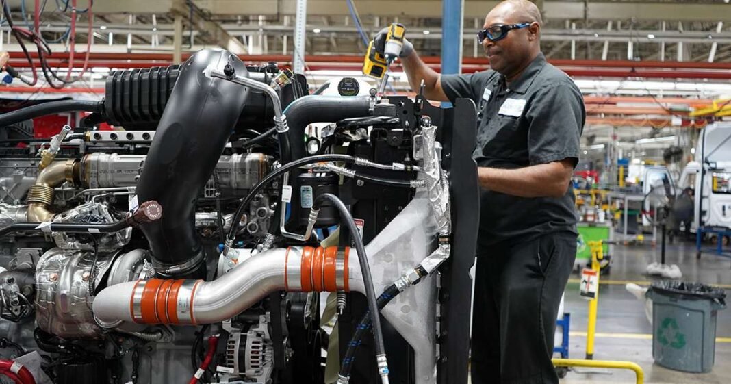 Daimler Deepens Diesel Engine Focus, Boosts Investment