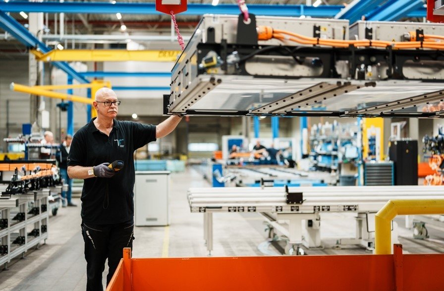 Daimler Truck revises traction batteries - Transport media
