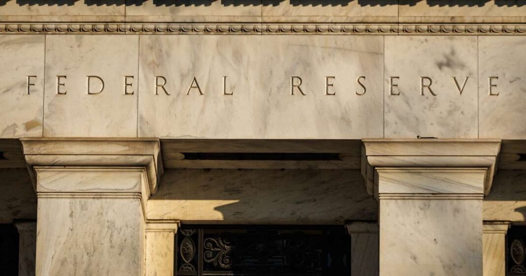 Fed Sees 9% Chance Rates Fall Back to Zero