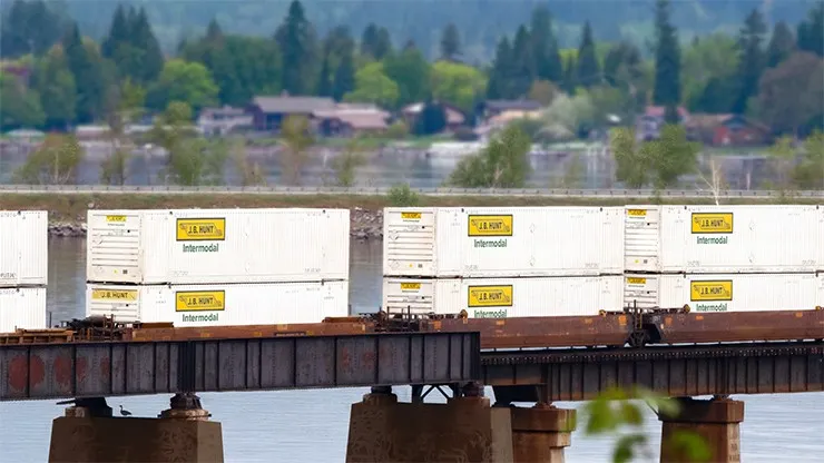 JB Hunt peak surcharges begin earlier amid trade uncertainty