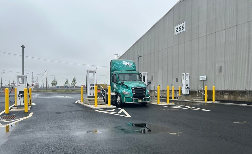 Port Newark opens new electric drayage charging station