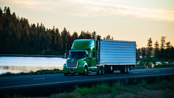 Spot load and truck posts see holiday-driven decline, reports DAT 