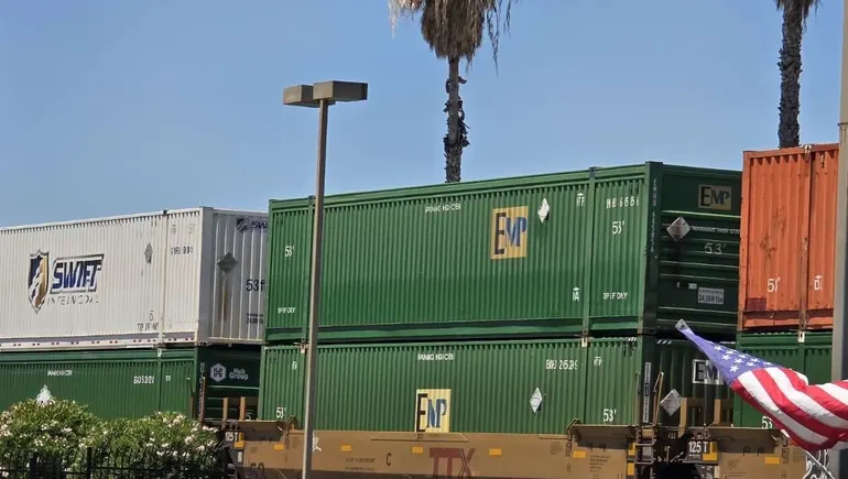 Tariffs, economic uncertainties keep freight markets flat, analysts say