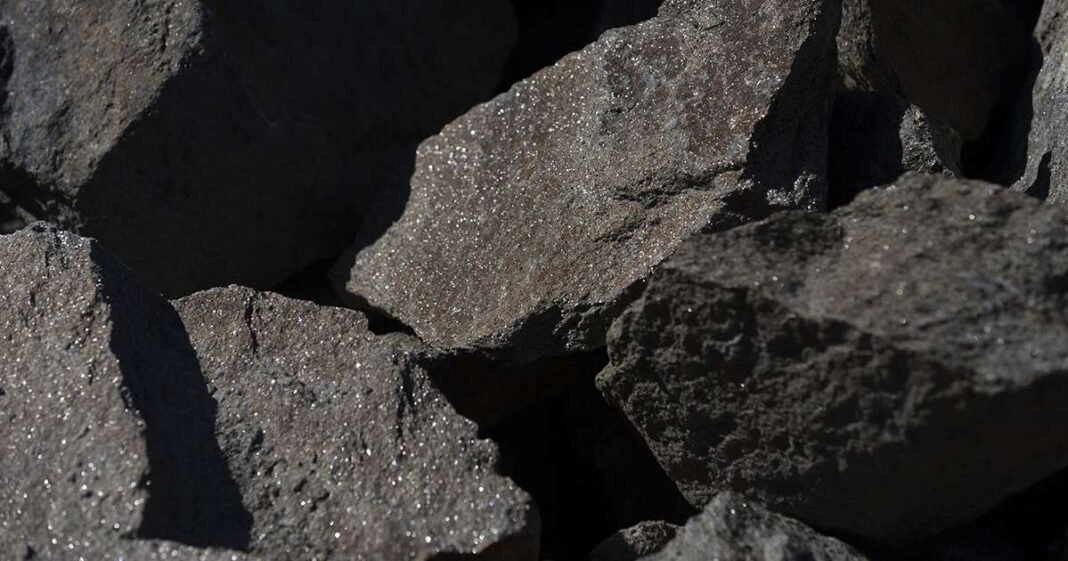 US to Impose 93.5% Tariff on Graphite From China