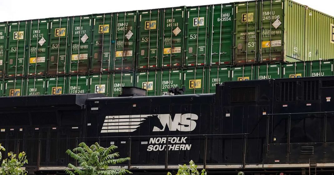 Union Pacific Nearing Deal for Norfolk Southern, Sources Say