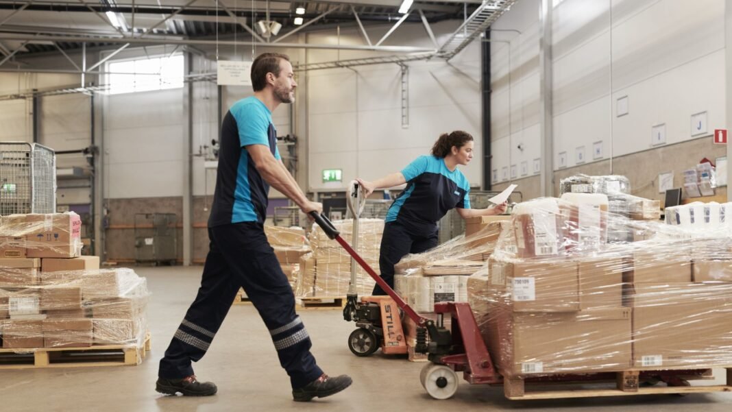 European postal operators suspend parcel service to US