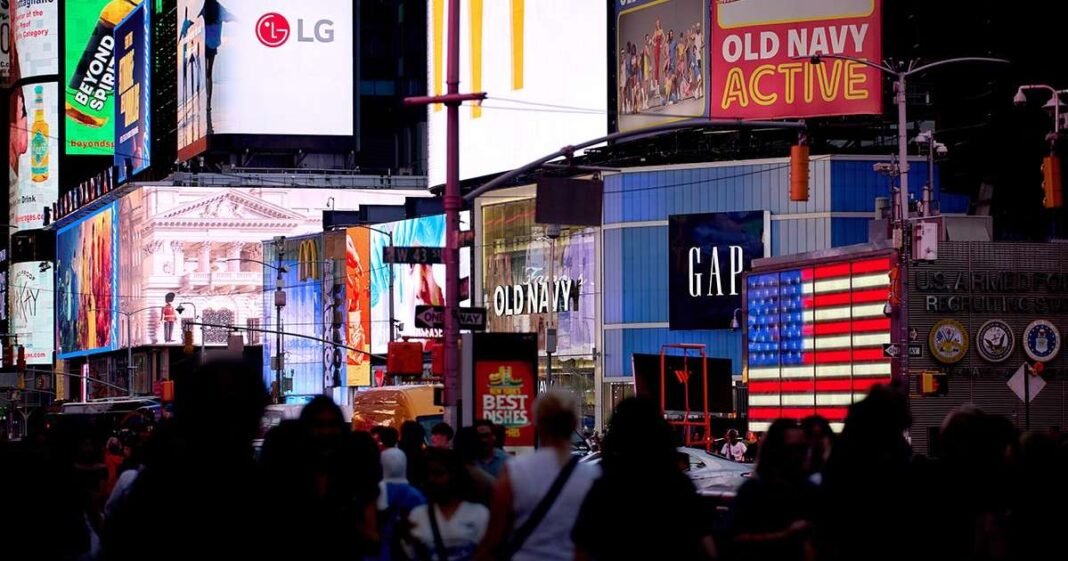 Key Inflation Gauge Rises as Tariffs Lift Consumer Prices