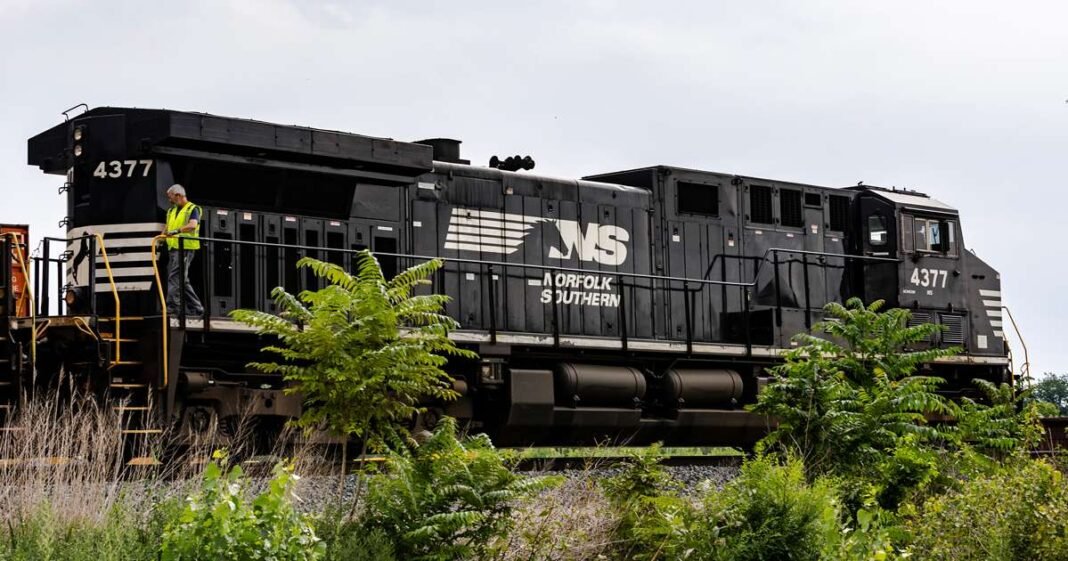 Lutnick Says Rail Mergers Could Improve Freight Flow