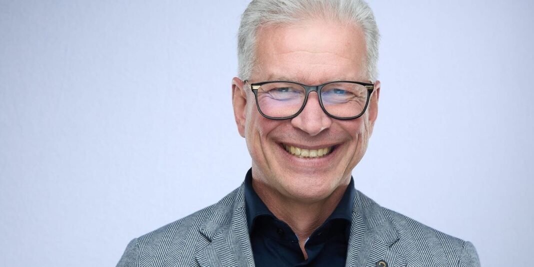 Renowned academic Remko van Hoek honored with Distinguished Service Award