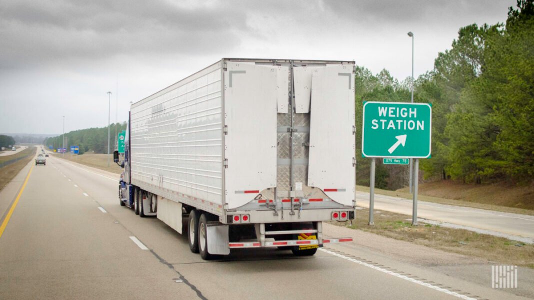 Retailers, trucking clash over vehicle weight limits
