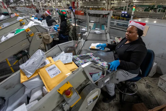 USPS’ 2024 holiday performance slipped amid capacity constraints