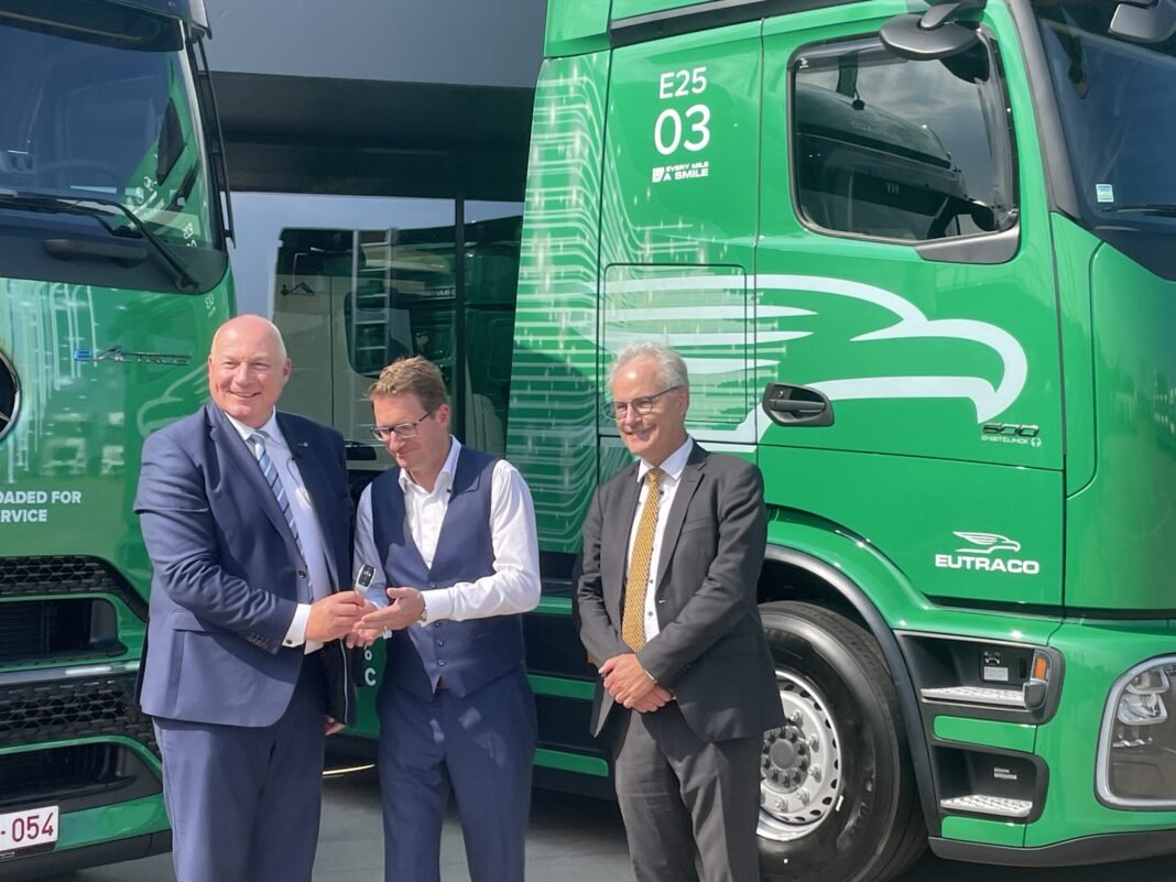 (Video) EUtraco receives first four Mercedes Eactros 600
