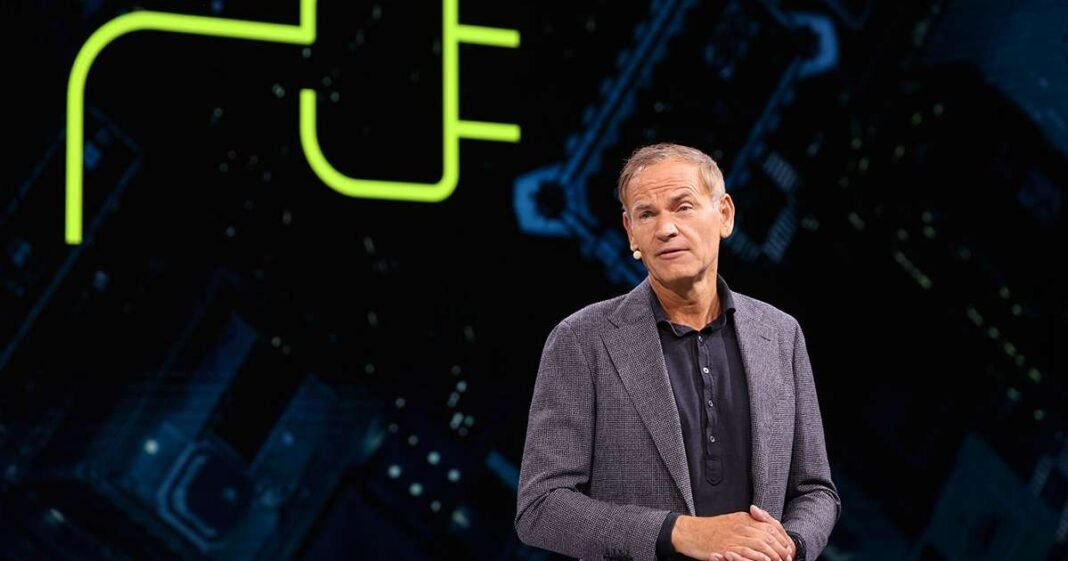 Europe Car Bosses Tout EVs, Warn Against Combustion-Engine Ban