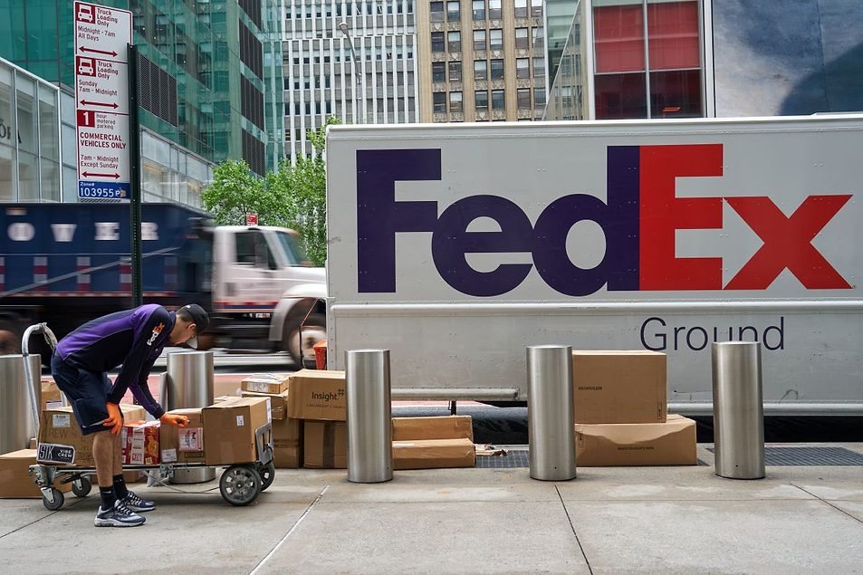 FedEx Sees $1B Hit as Tariffs Upend Parcel Business
