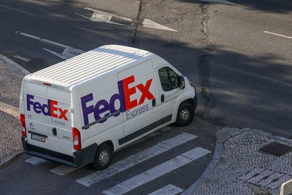 FedEx reports fiscal first quarter earnings gains 