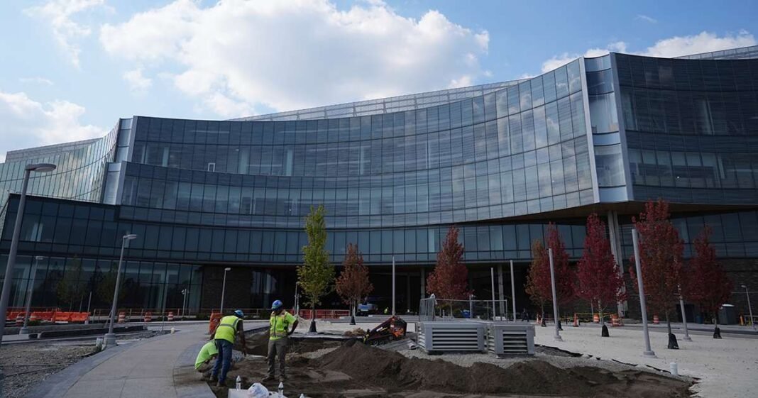 Ford to Move Headquarters to New Campus 3 Miles Away