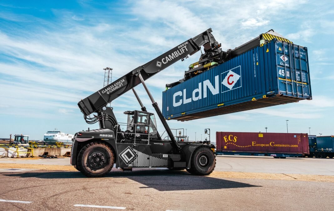 Multiple scoops for Heavy Handling on Transport & Logistics
