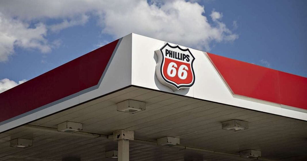 Phillips 66 Ponders Buying US LNG, Hires Staff in Push