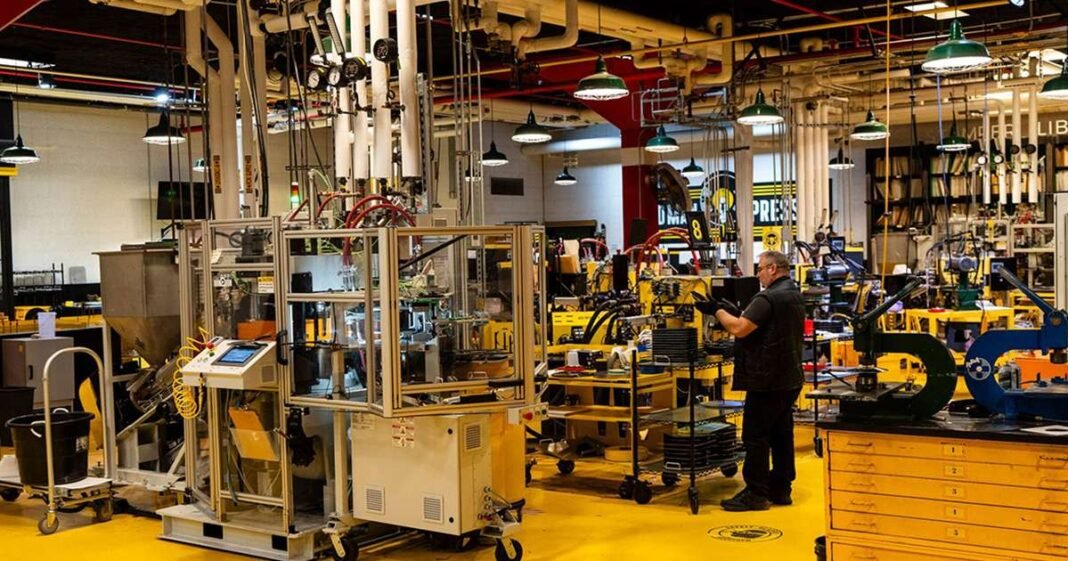 Small-Business Optimism Edges Higher on Better Sales Outlook