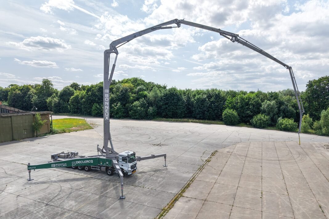 The Star of Matexpo? Maybe a Mercedes-Benz truck ...
