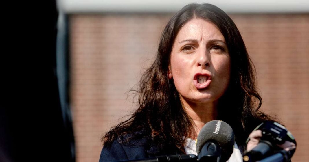 Volkswagen Unions Urge Blume to Quit Porsche Role