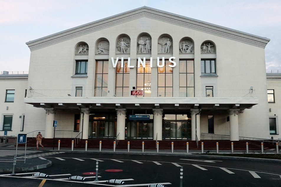 Balloons with Smuggled Cigarettes Shut Down Lithuanian Airport