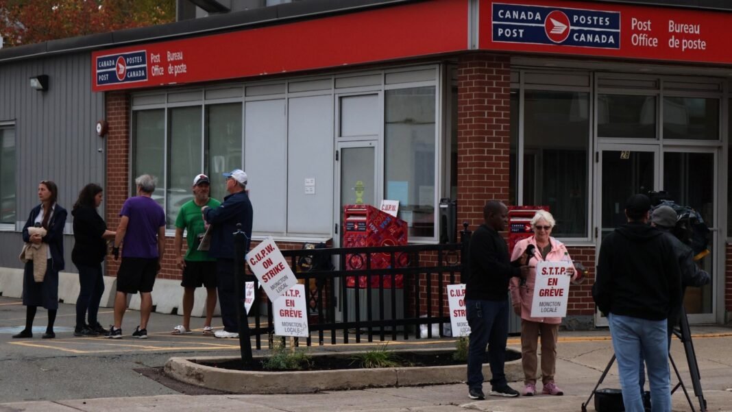 Canada Post reduces contract offer to striking workers, warns of job cuts