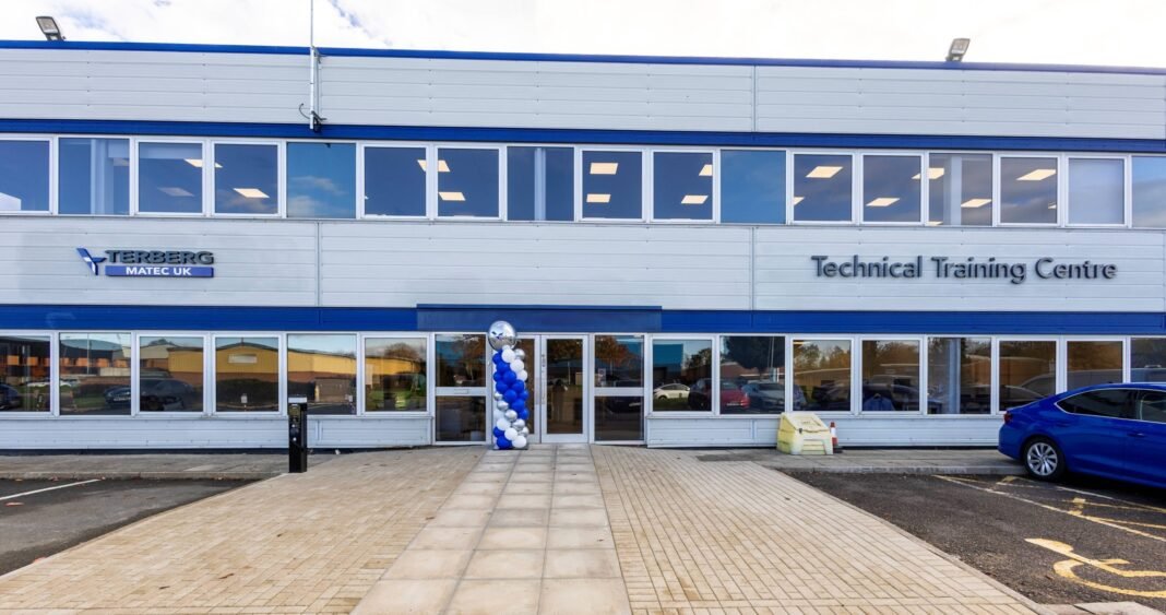 Dennis Eagle officially opens new Technical Training Centre