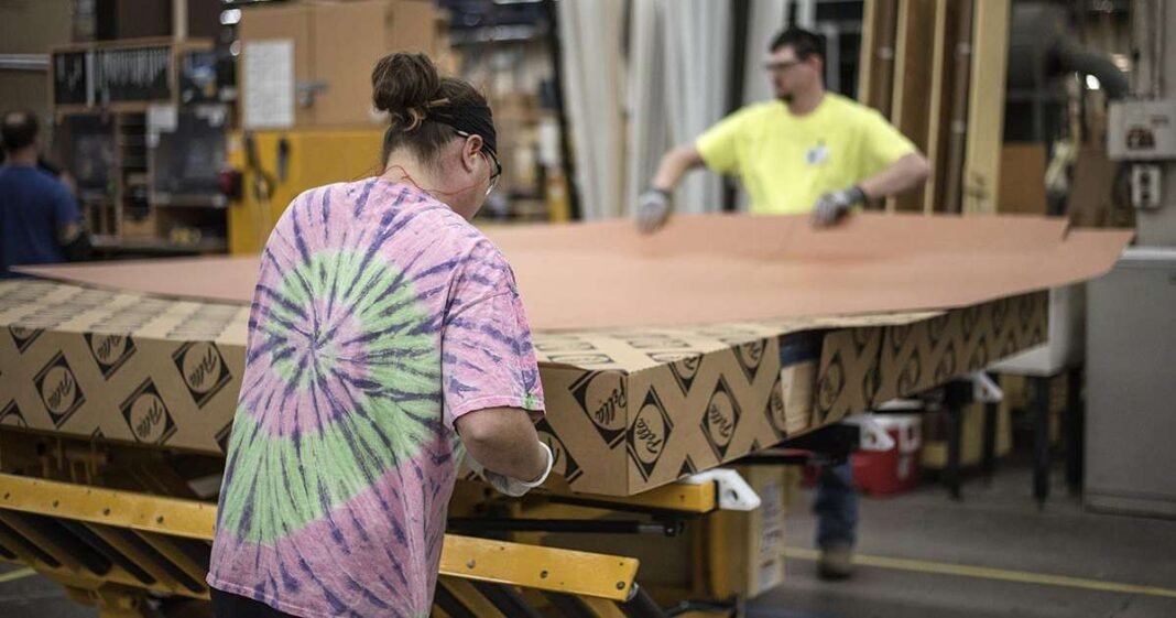 Firms Shed 32,000 Jobs in September, ADP Reports