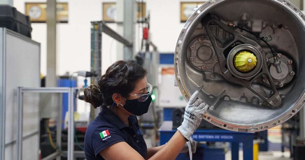 Mexico Risks New Tariff Hit on $15 Billion of Truck Exports